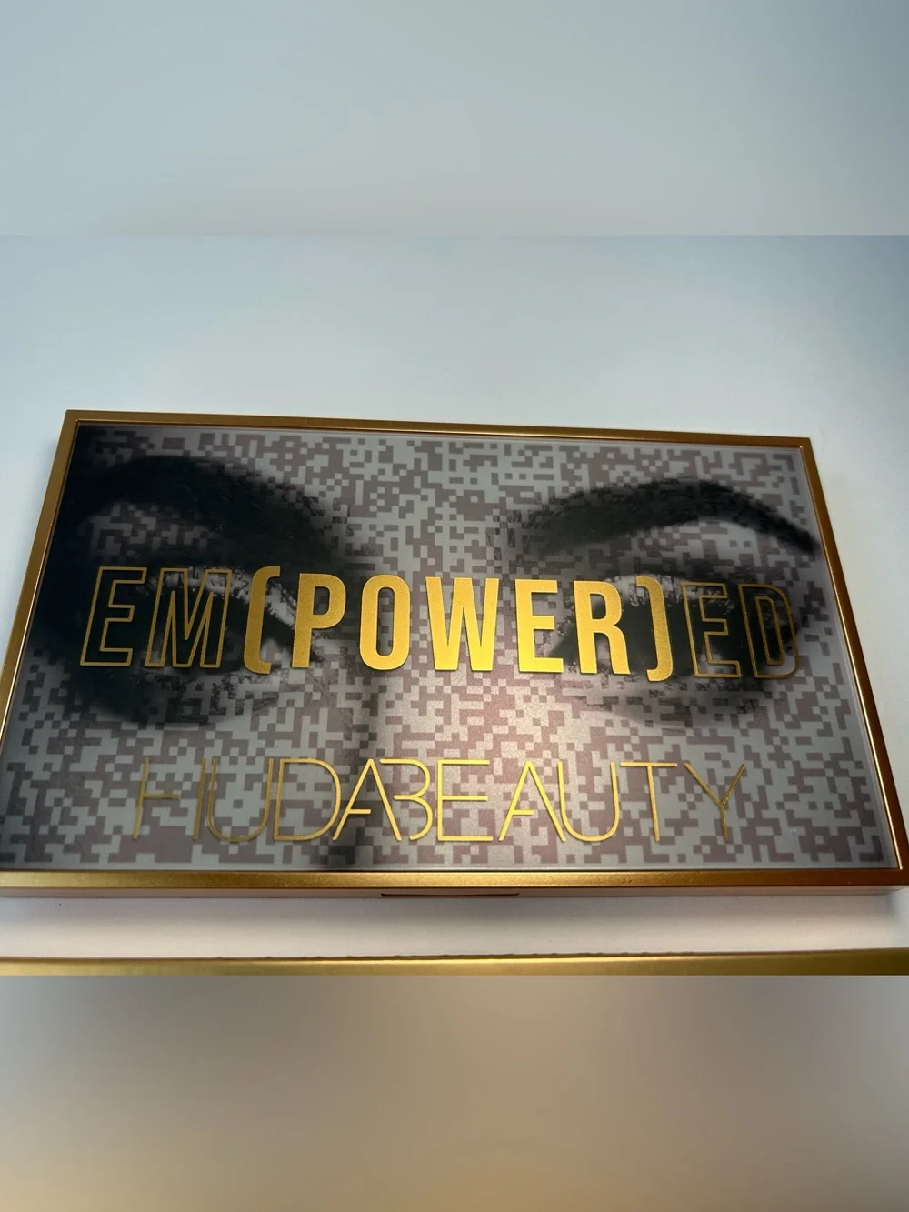 NWT🌷HUDA BEAUTY EMPOWERED Eyeshadow Palette